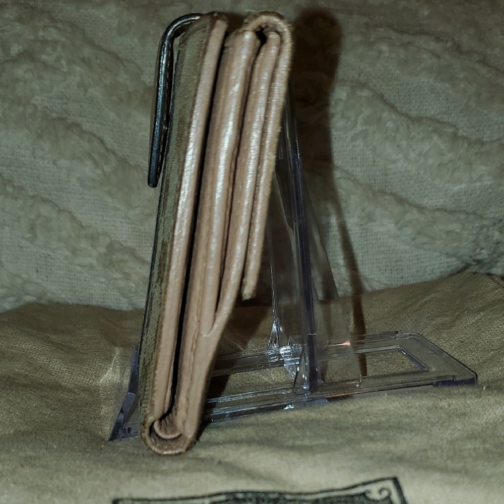 Gucci Brown and Tan Wallet - Picture 10 of 17